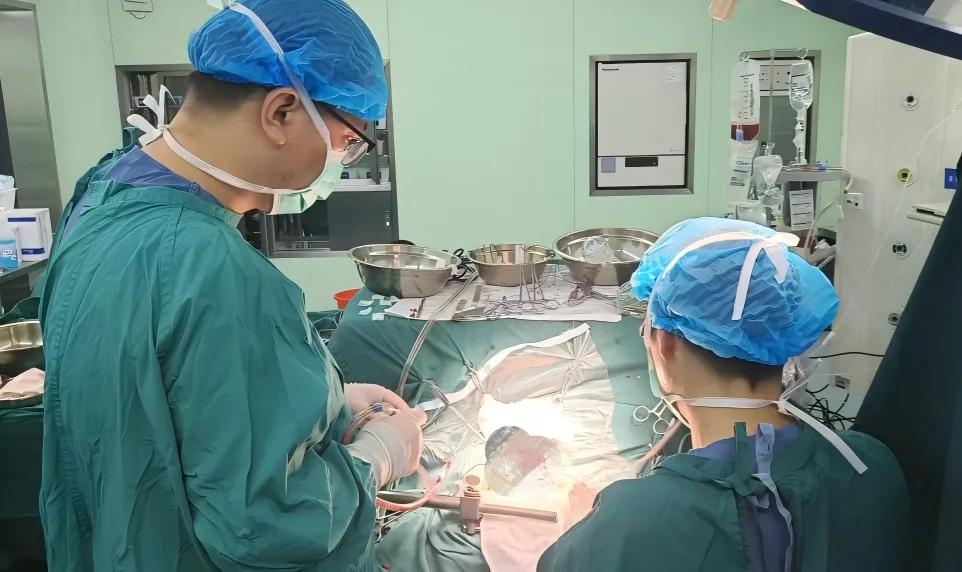 【专科能力】“毫米级”再攻坚，建湖县人民医院为高龄患者实施高难度动脉瘤夹闭术