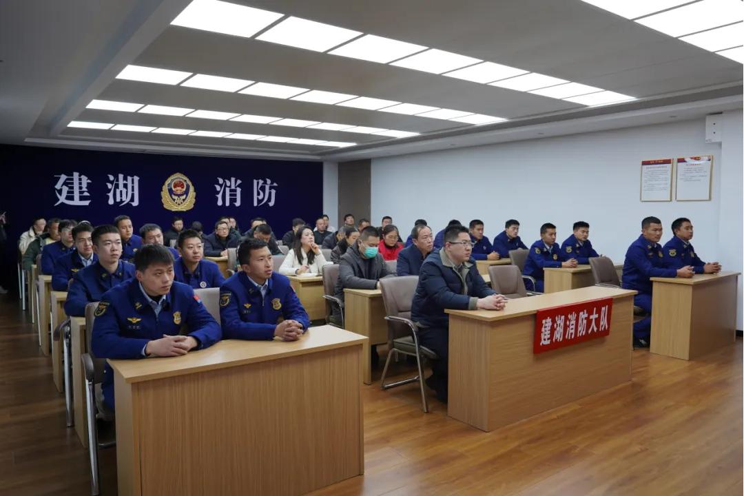 医消互培强本领双向护航守平安——建湖县卫健委联合消防救援大队开展特色培训暨义诊活动