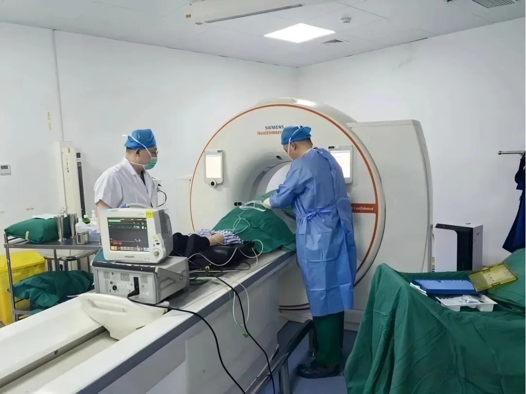 【青·力量】用精准微创“拔除”病根，为患者“重置”无痛人生