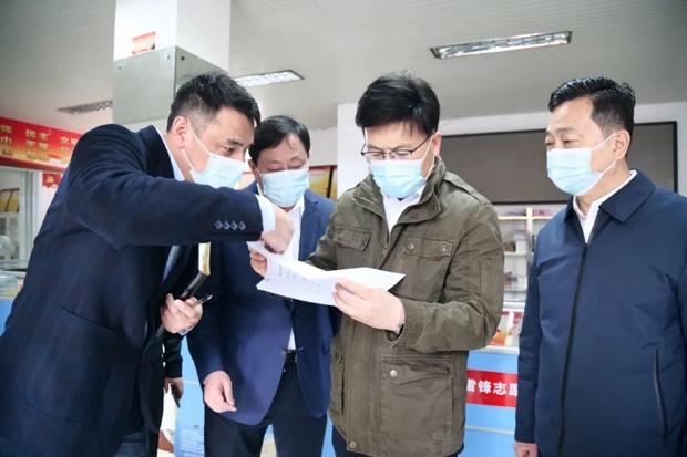 建湖县人民政府 图片新闻 祁从峰陈霞采取"四不两直"方式检查疫情防控