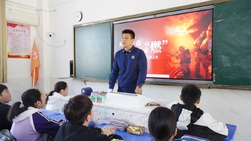 防灾减灾日，消防演练进校园