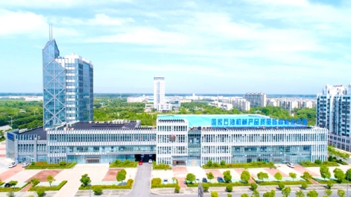 竞进拼抢，推动石油装备产业能级跃升